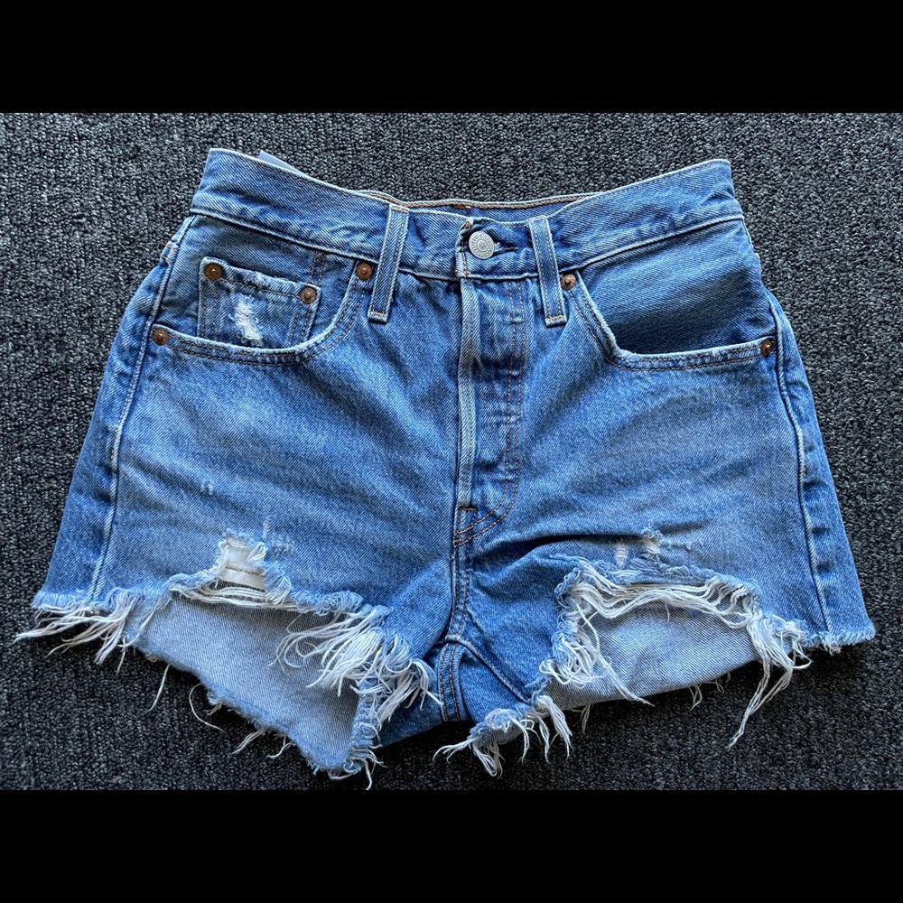 Levi’s 501 Cutoff Shorts 24